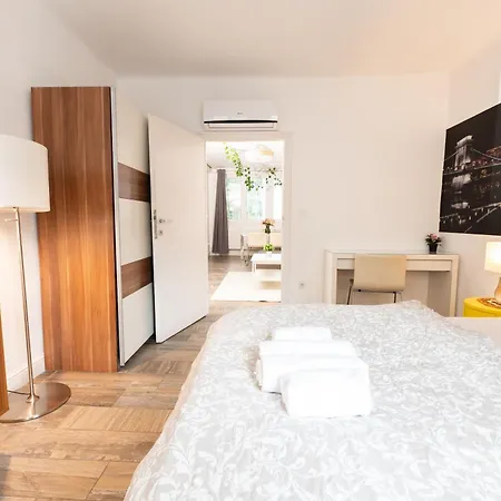 Superb Location & Chic W' 2bedroom * ブダペスト
