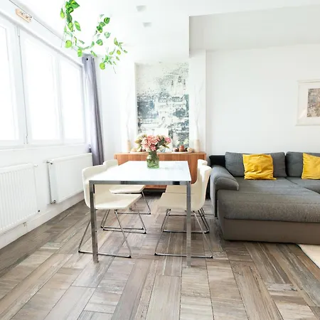 Superb Location & Chic W' 2bedroom Daire *