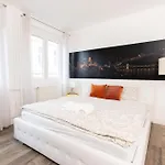 Superb Location & Chic W' 2bedroom * 부다페스트