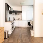 Superb Location & Chic W' 2bedroom 아파트 *