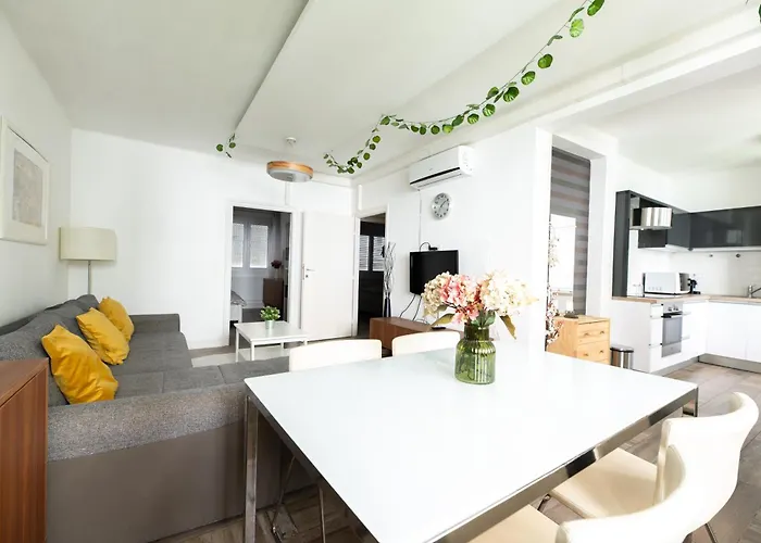 Superb Location & Chic W' 2bedroom *